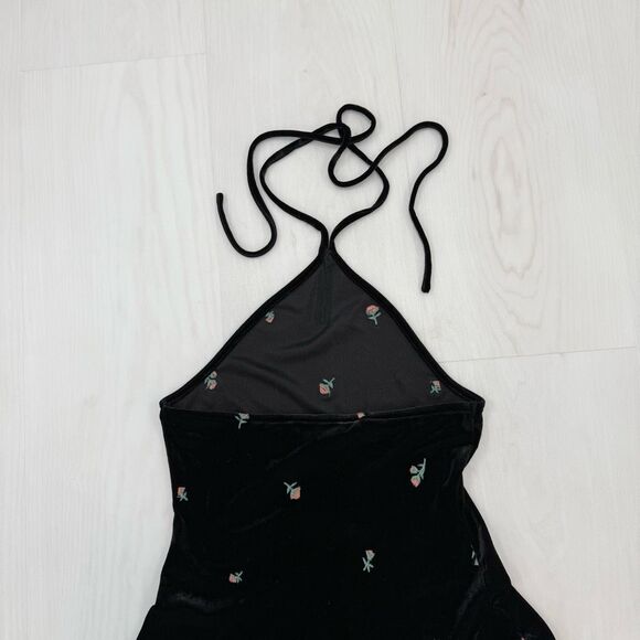 WEWOREWHAT High Neck Flower Dress - Picture 7 of 10